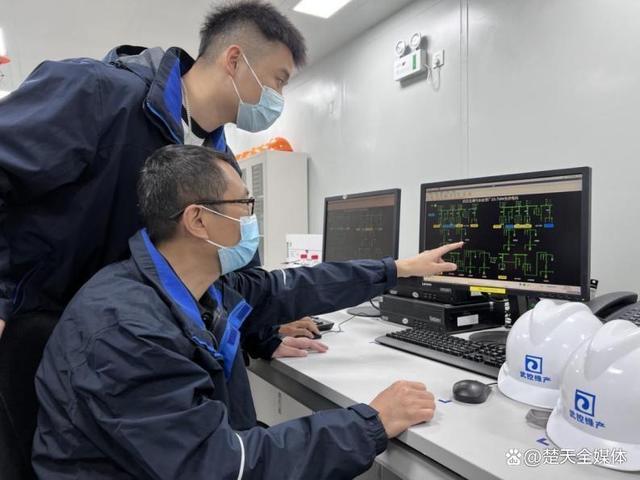 "11月2日中午12时,艳阳高照,在北湖污水处理厂光伏项目调度中心,武汉